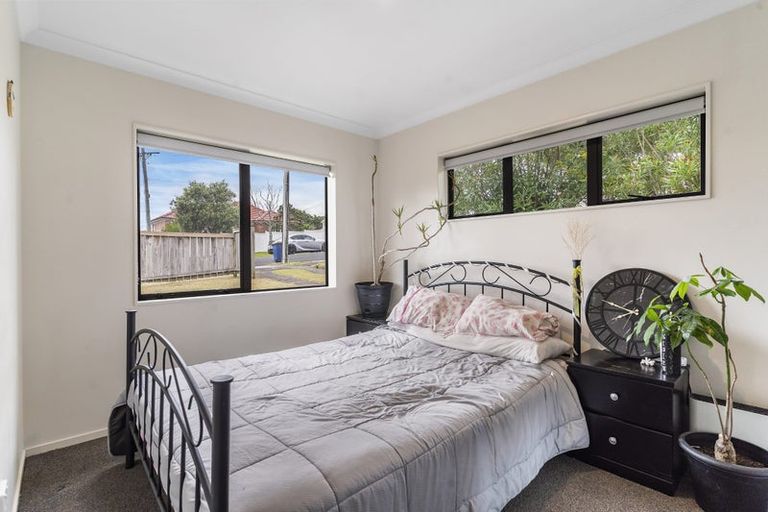 Photo of property in 136 Lynwood Road, New Lynn, Auckland, 0600