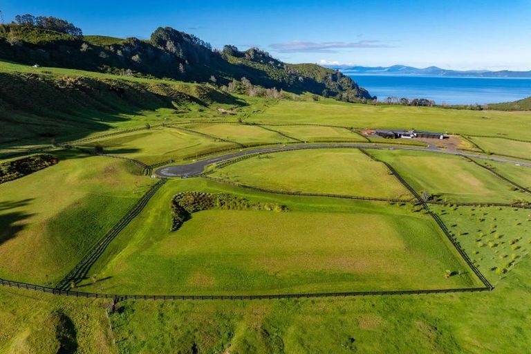 Photo of property in 1 Taumata Rise, Acacia Bay, 3385