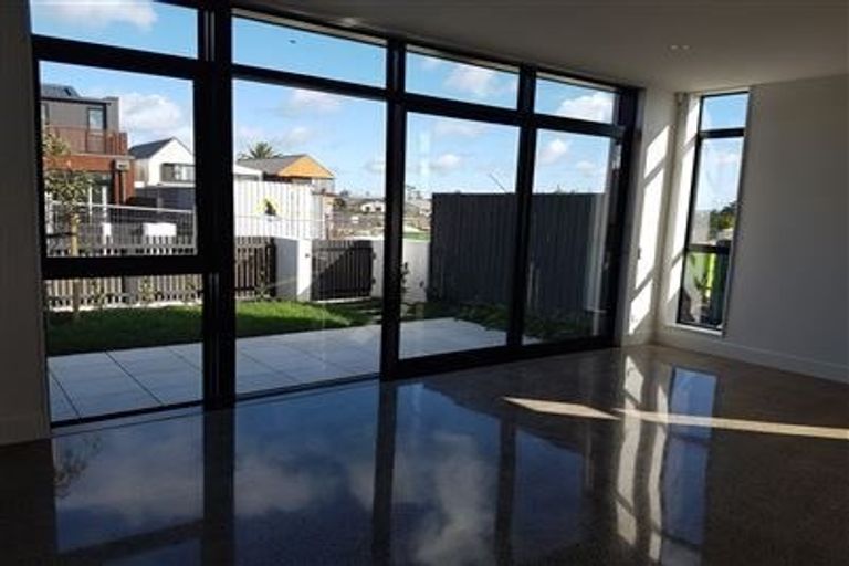 Photo of property in 22 Cochrane Road, Hobsonville, Auckland, 0616