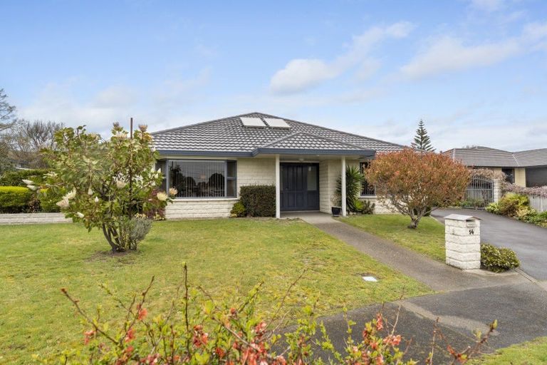 Photo of property in 14 Brookfield Place, Paraparaumu, 5032