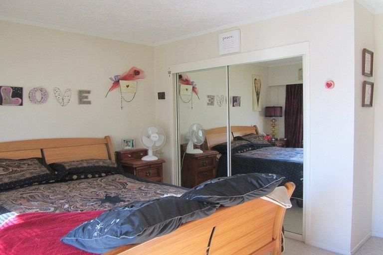 Photo of property in 1/36 Saddleback Rise, Murrays Bay, Auckland, 0630