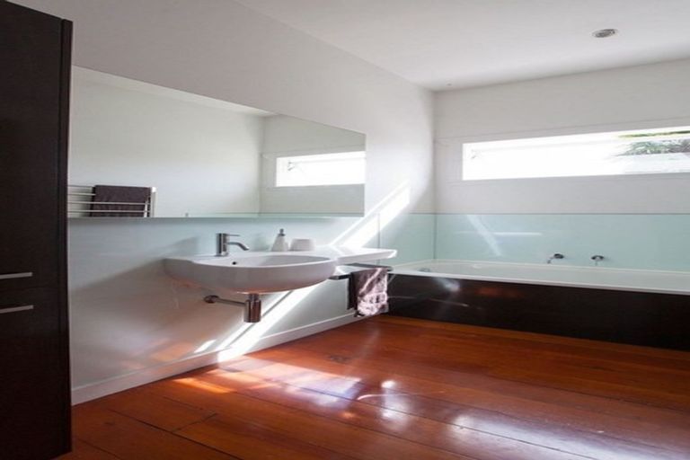 Photo of property in 19 Walmer Road, Point Chevalier, Auckland, 1022