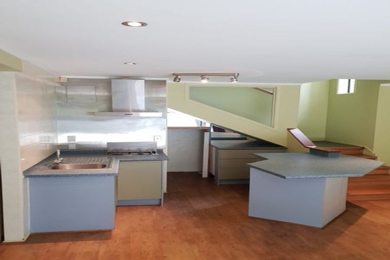 Photo of property in 6 Deodar Place, Totara Heights, Auckland, 2105