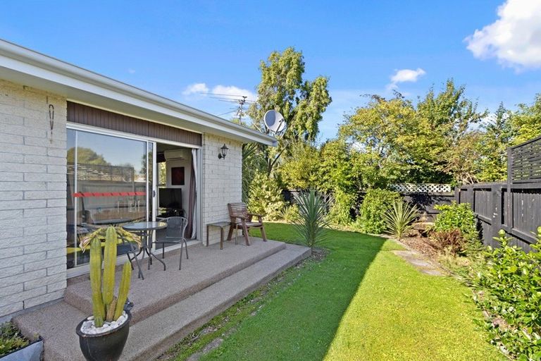 Photo of property in 2/11 Peckham Lane, Woolston, Christchurch, 8062