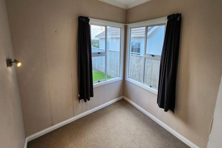 Photo of property in 90 Mangorei Road, Strandon, New Plymouth, 4312