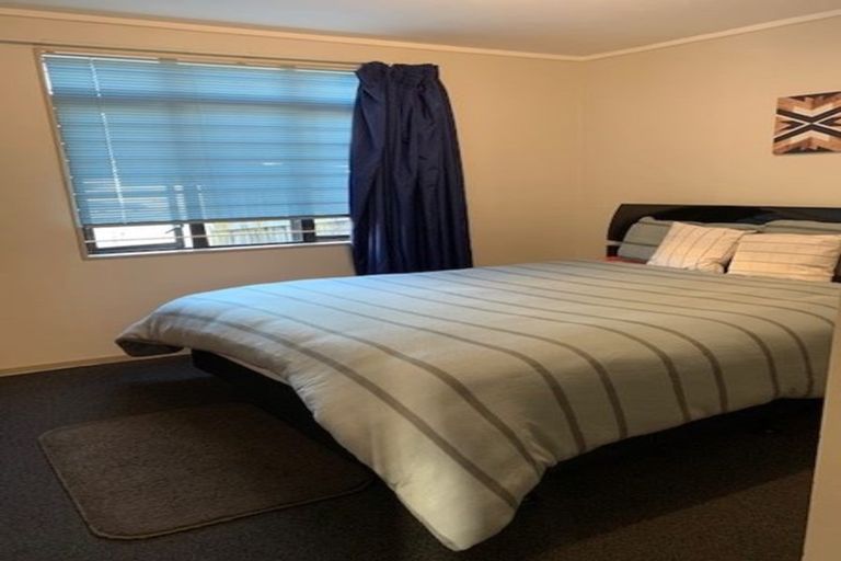 Photo of property in 6 Tangelo Place, Bucklands Beach, Auckland, 2012