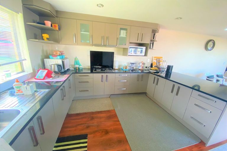 Photo of property in 30 Megan Avenue, Pakuranga Heights, Auckland, 2010