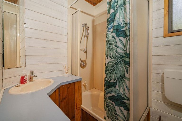 Photo of property in 5b Pohutukawa Grove, Whitianga, 3510