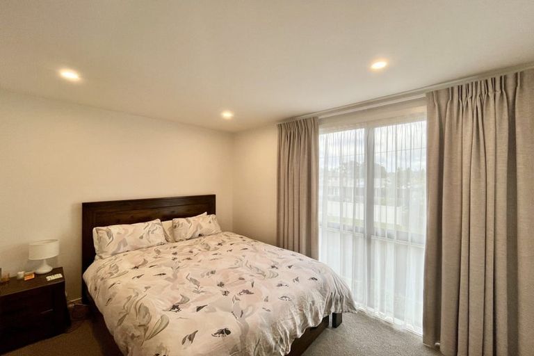 Photo of property in 1/12 Enderby Drive, Te Atatu Peninsula, Auckland, 0610