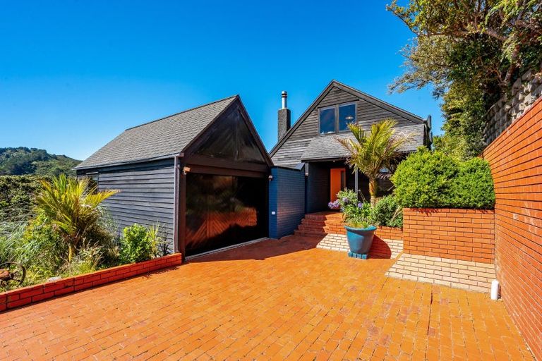 Photo of property in 1 Indira Place, Khandallah, Wellington, 6035