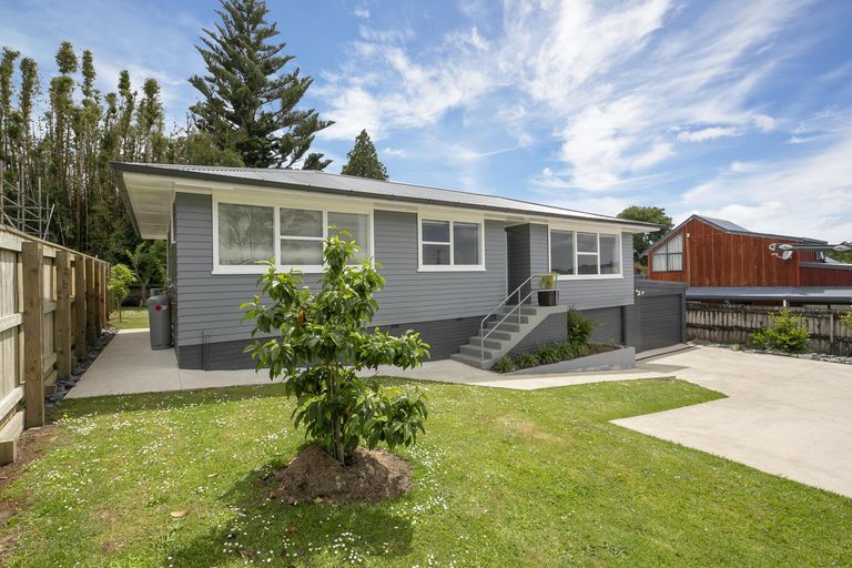 Photo of property in 29 Maude Street, Riverhead, 0820