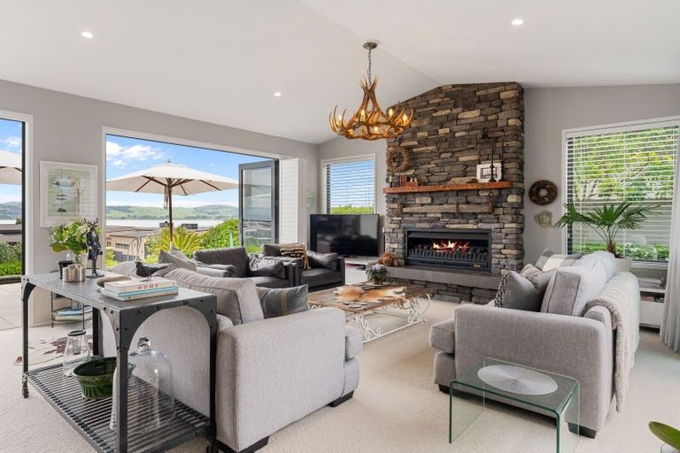 Photo of property in 29 Pukenamu Road, Rainbow Point, Taupo, 3330