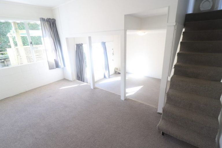 Photo of property in 3/52 Fruitvale Road, New Lynn, Auckland, 0600