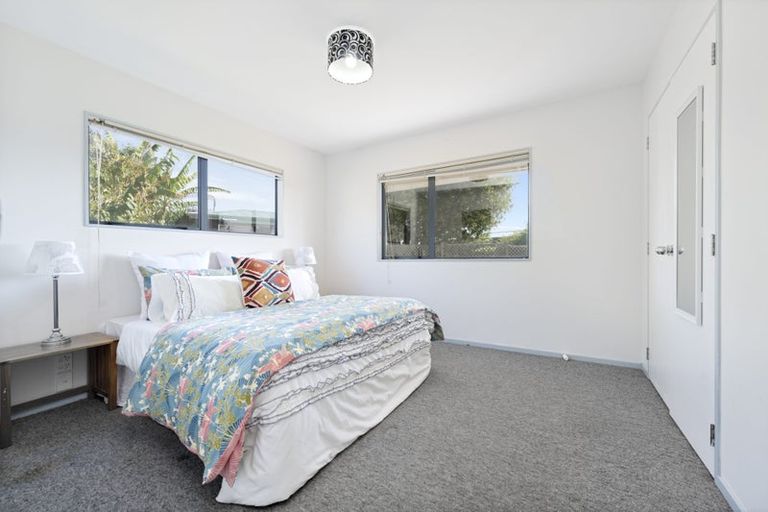Photo of property in 5 Parrs Cross Road, Henderson, Auckland, 0612