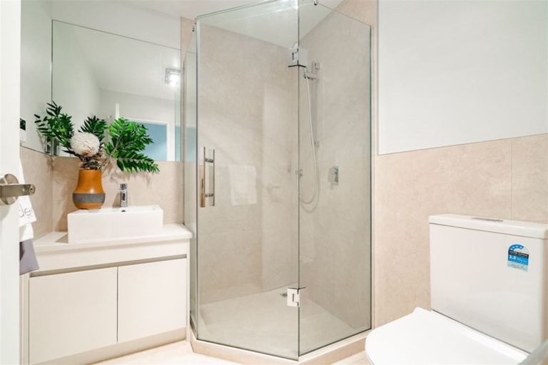 Photo of property in 44 Bordeaux Parade, Te Atatu South, Auckland, 0610