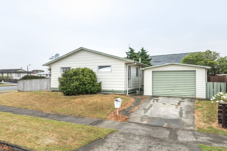 Photo of property in 2 Suzanne Grove, Kelvin Grove, Palmerston North, 4414
