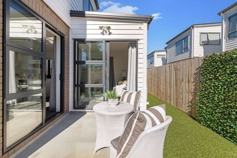 Photo of property in 53a Sunderlands Road, Half Moon Bay, Auckland, 2012