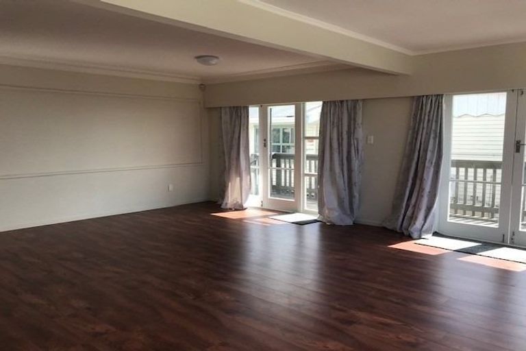 Photo of property in 305 Te Atatu Road, Te Atatu South, Auckland, 0610