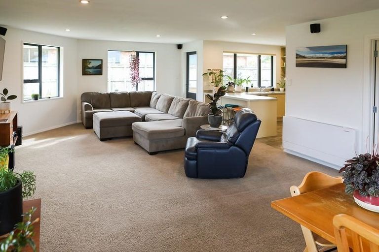 Photo of property in 1 White Hart Lane, Mosgiel, 9024