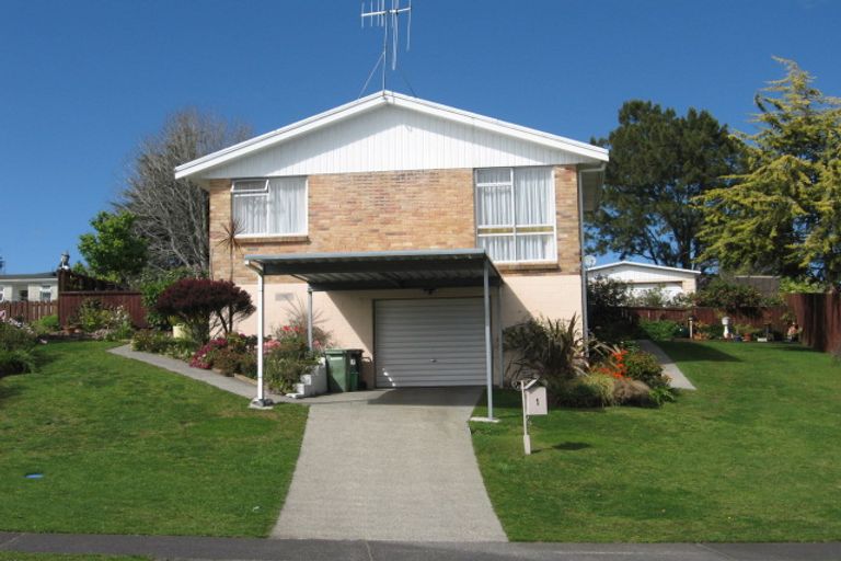 Photo of property in 1 Dingadee Street, Welcome Bay, Tauranga, 3112