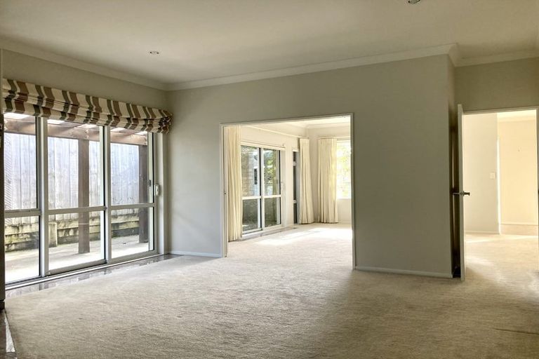 Photo of property in 16 Midhurst Avenue, Henderson, Auckland, 0612