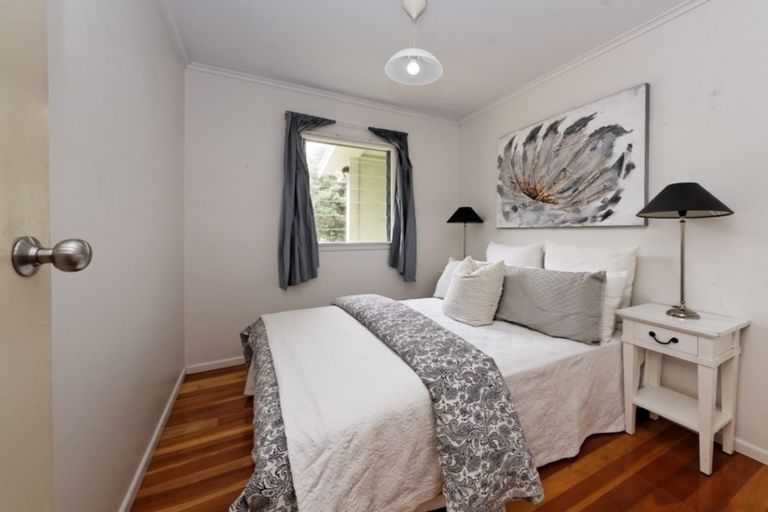 Photo of property in 22 North Piha Road, Piha, New Lynn, 0772