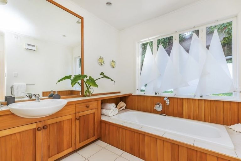 Photo of property in 8 Beere Haven Steps, Seatoun, Wellington, 6022