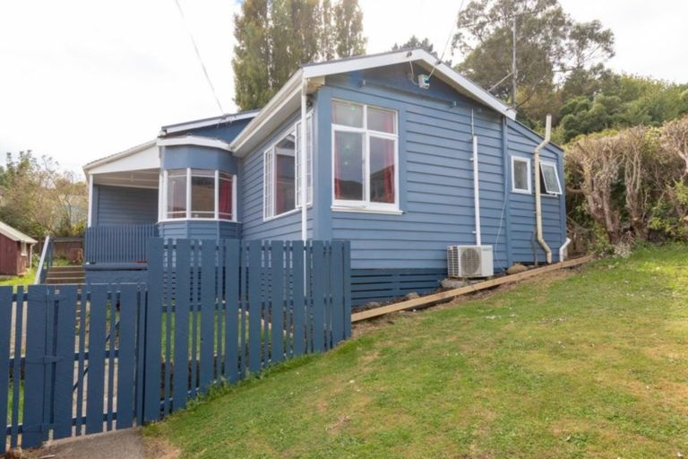 Photo of property in 7 Dickson Street, Macandrew Bay, Dunedin, 9014
