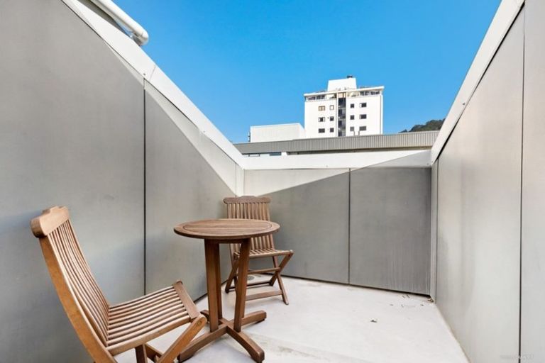 Photo of property in Metro Apartments, 18/220 Thorndon Quay, Pipitea, Wellington, 6011