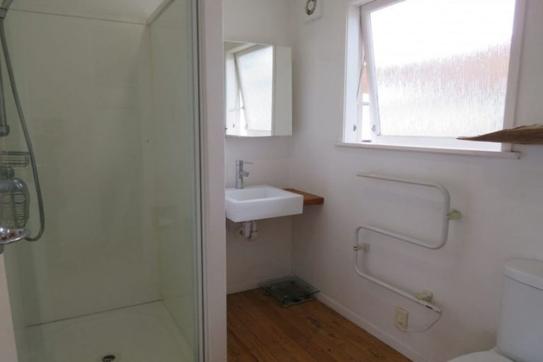 Photo of property in 10 Ferry Parade, Herald Island, Auckland, 0618