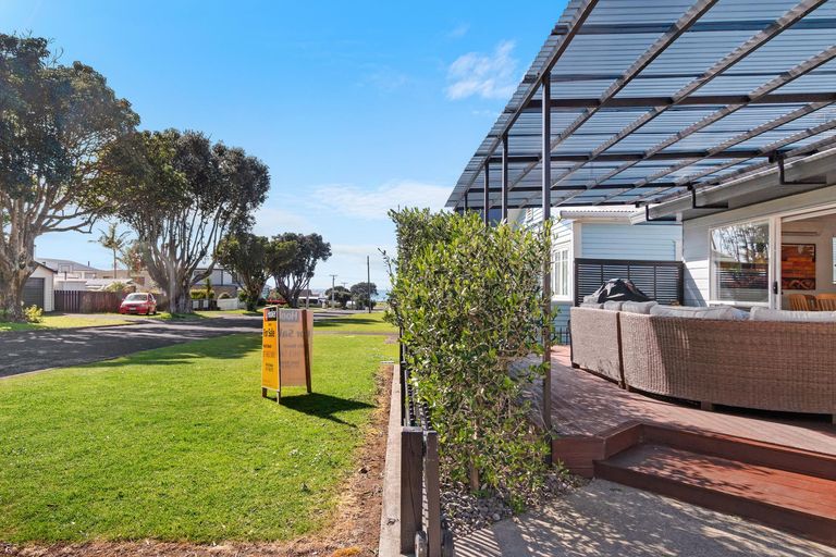 Photo of property in 35 Ocean View Road, Waihi Beach, 3611