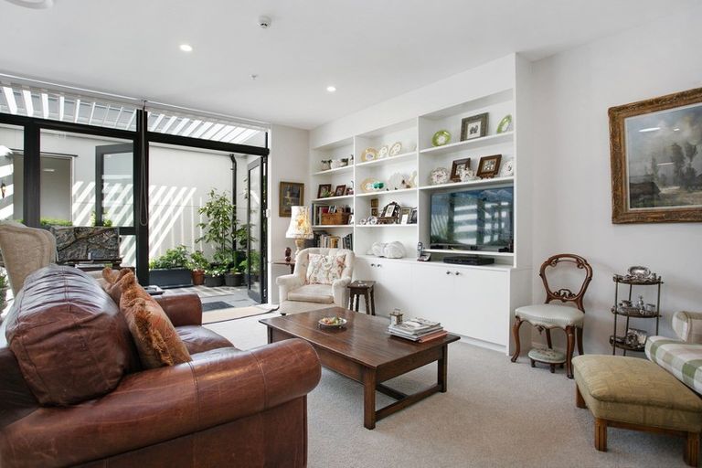 Photo of property in 204/86 Alpha Street, Cambridge, 3434