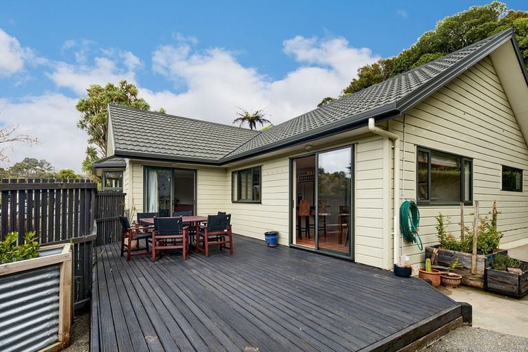 Photo of property in 3 Koukou Place, Normandale, Lower Hutt, 5010