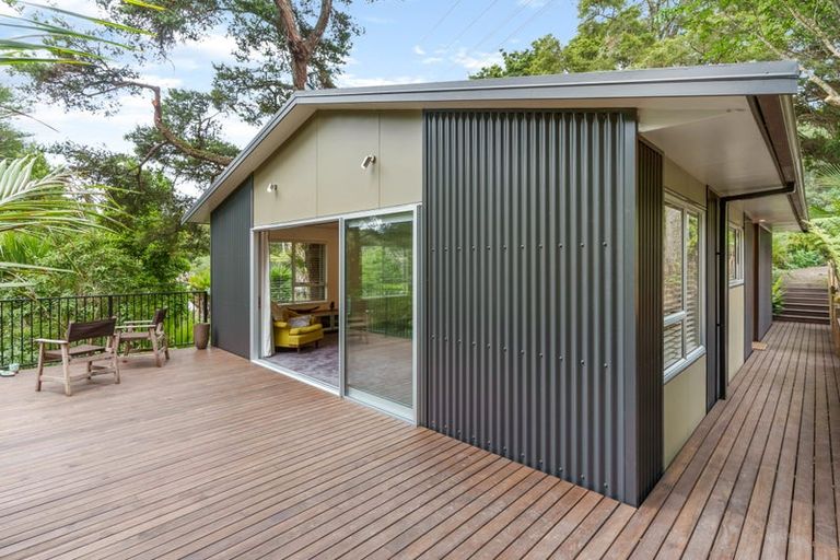 Photo of property in 58 Laingholm Drive, Laingholm, Auckland, 0604