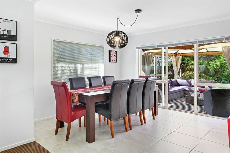 Photo of property in 108 Golfland Drive, Golflands, Auckland, 2013