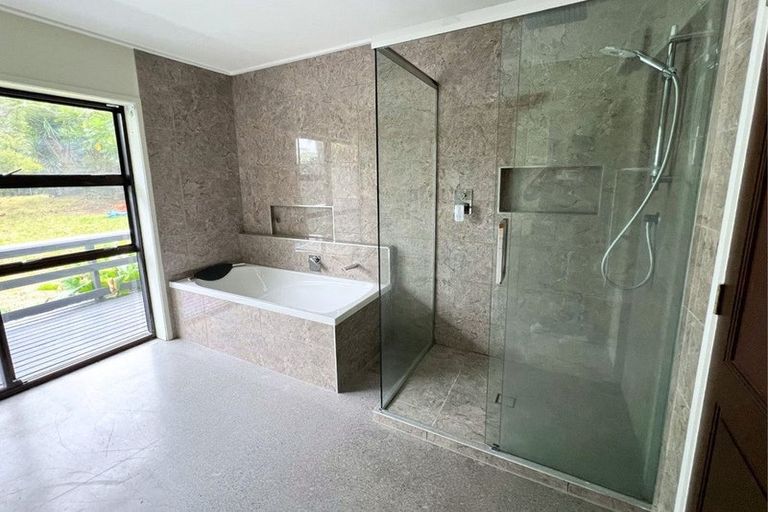 Photo of property in 1070 Scenic Drive North, Swanson, Auckland, 0816