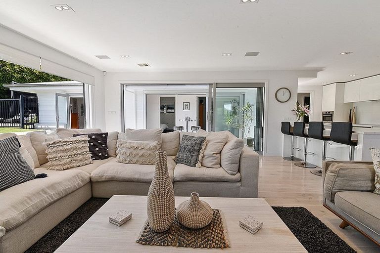 Photo of property in 27 Tizard Road, Birkenhead, Auckland, 0626