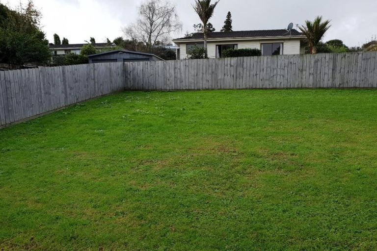 Photo of property in 18 St Catherine Crescent, West Harbour, Auckland, 0618