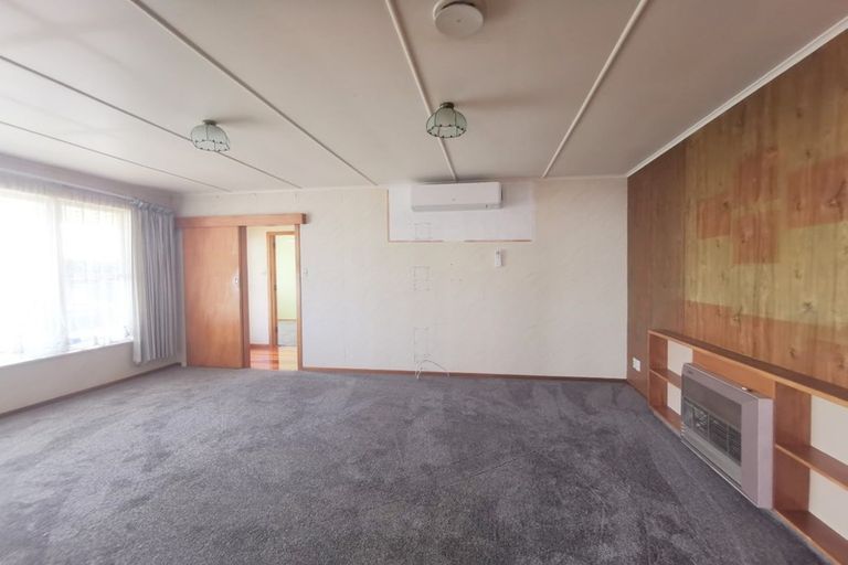 Photo of property in 11 Robert Burke Place, Henderson, Auckland, 0612