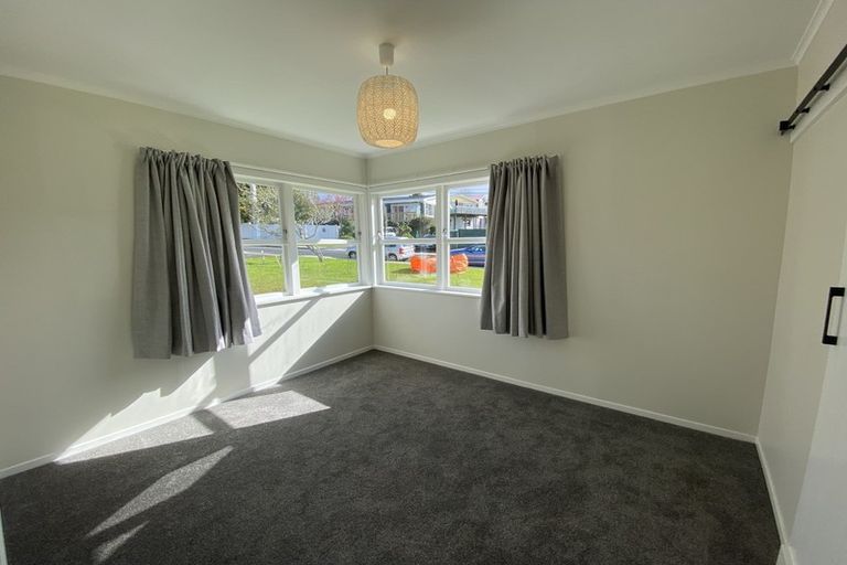 Photo of property in 3 Merchant Avenue, Te Atatu South, Auckland, 0610