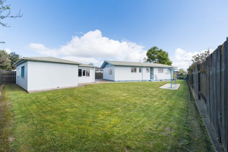 Photo of property in 8 Forbes Place, Kelvin Grove, Palmerston North, 4414