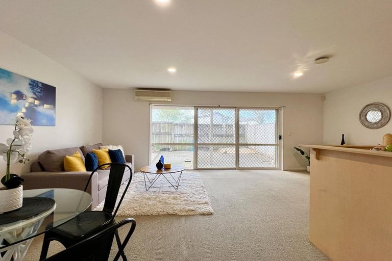 Photo of property in 2/23 Charlenne Close, Ranui, Auckland, 0612
