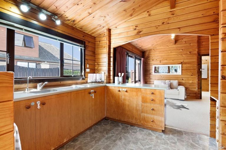 Photo of property in 123 Botany Road, Botany Downs, Auckland, 2010