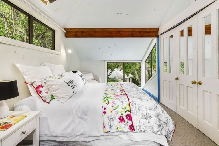 Photo of property in 50 Garden Road, Northland, Wellington, 6012