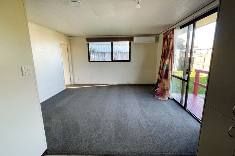 Photo of property in 2/27 Nearco Street, Randwick Park, Auckland, 2105