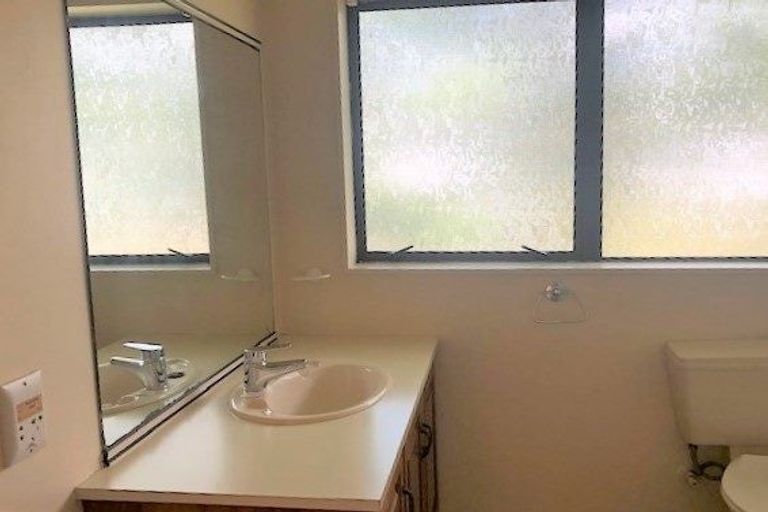 Photo of property in 1/1 Seaford Place, Murrays Bay, Auckland, 0630