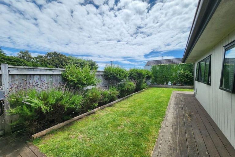 Photo of property in 34 Omata Road, Marfell, New Plymouth, 4310