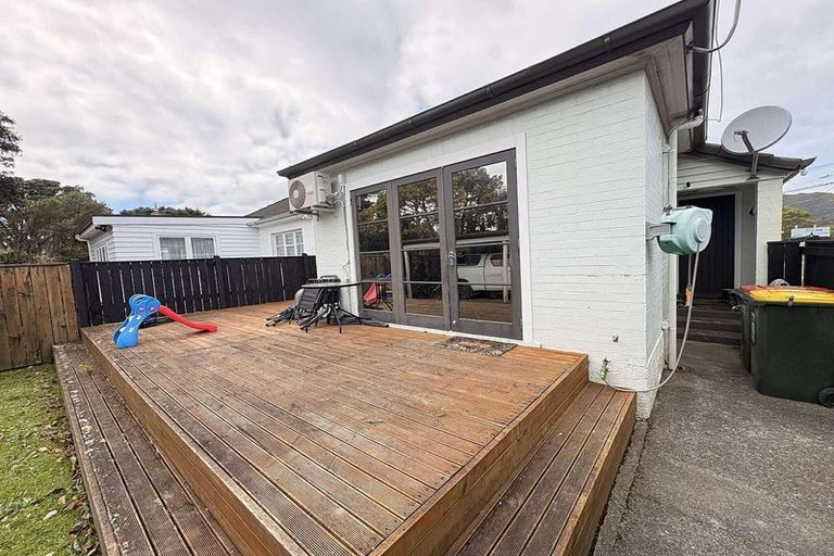 Photo of property in 1/27 Athlone Crescent, Avalon, Lower Hutt, 5011