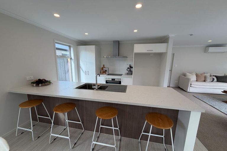 Photo of property in 23 Hammick Crescent, Pyes Pa, 3112