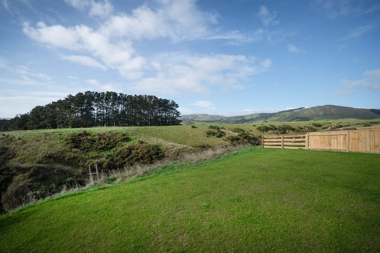 Photo of property in 44 Atlantic Drive, Fitzherbert, Palmerston North, 4410